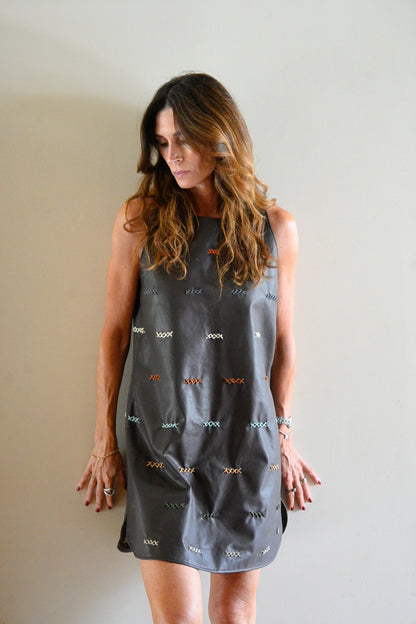 Vestido Elisa color Café detalle - Paula Márquez