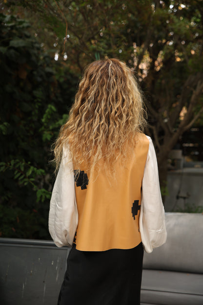 Top Fran color Camel detalle - Paula Márquez