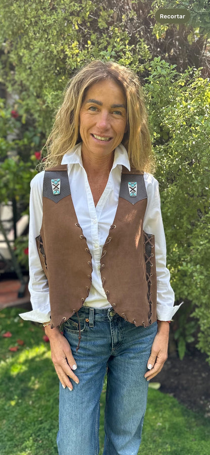 Gilet Western de gamuza color café - Paula Márquez