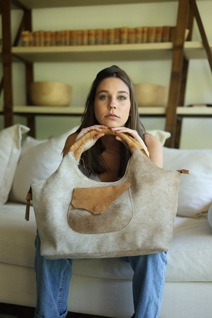 Cartera Begoña de cuero color beige detalle - Paula Márquez