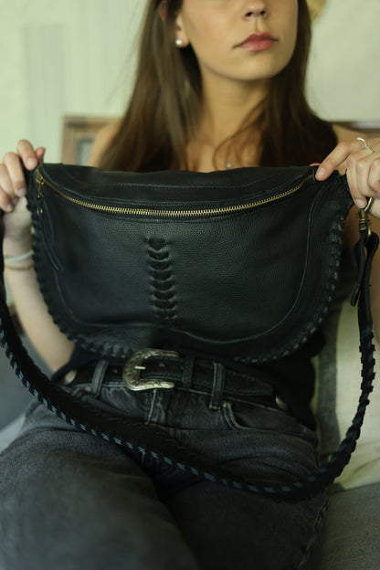 Cartera Castaño de cuero color negro detalle - Paula Márquez