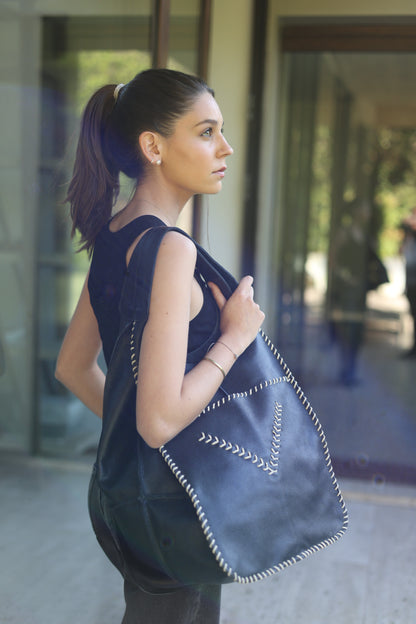 Cartera Rocío de cuero color negro detalle - Paula Márquez