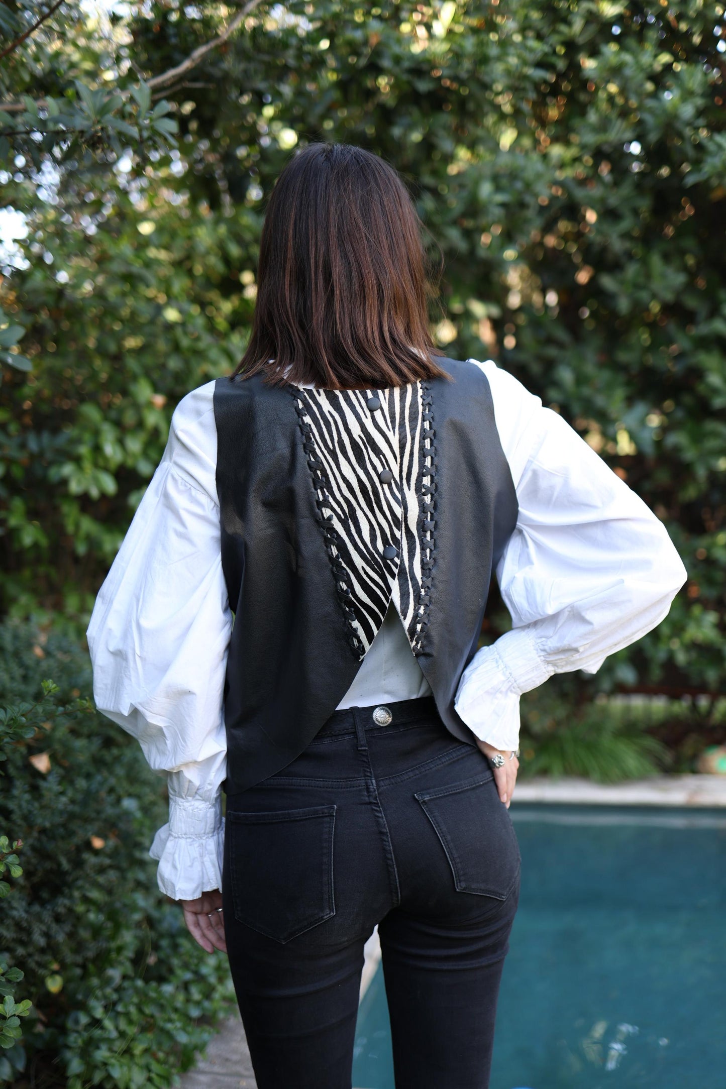 Top Cuero Antonia color Zebra detalle - Paula Márquez
