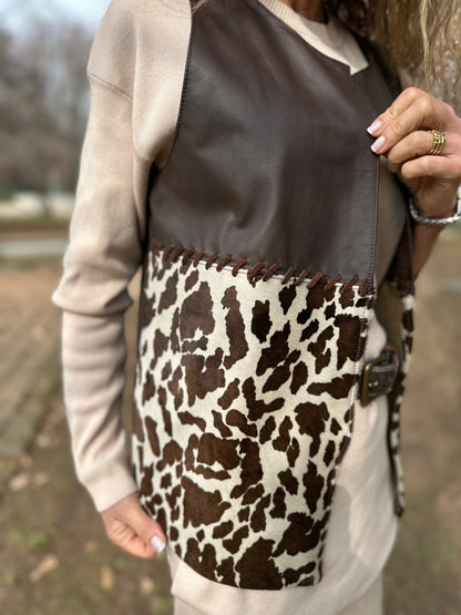 Chaqueta de cuero sin mangas café Valentina detalle - Paula Márquez