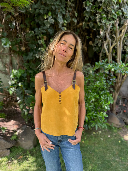 Top Maca color amarillo detalle - Paula Márquez