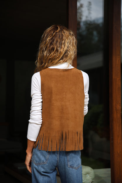 Top Gamuza Eloisa color camel detalle - Paula Márquez