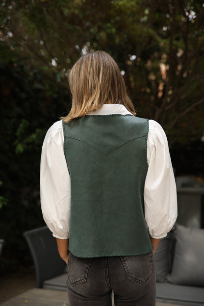 Gilet Magnolia de cuero color verde detalle - Paula Márquez