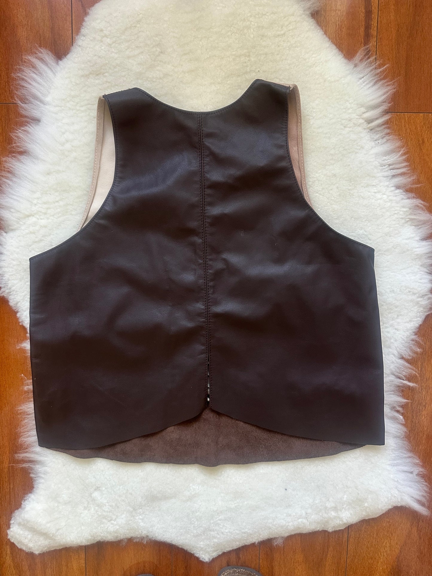 Top gamuza Alicia color Beige detalle - Paula Márquez