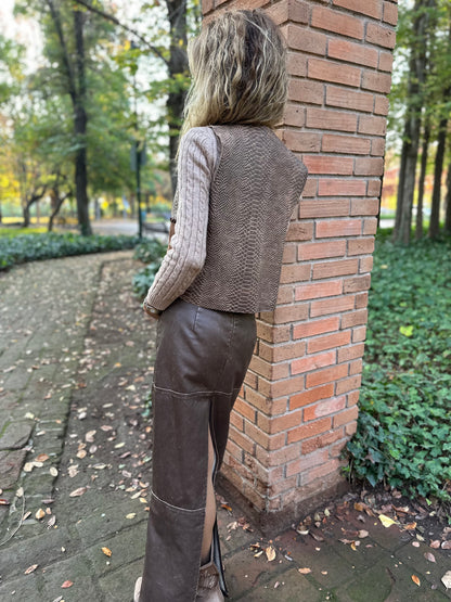 Gilet Carola de cuero color snake detalle - Paula Márquez