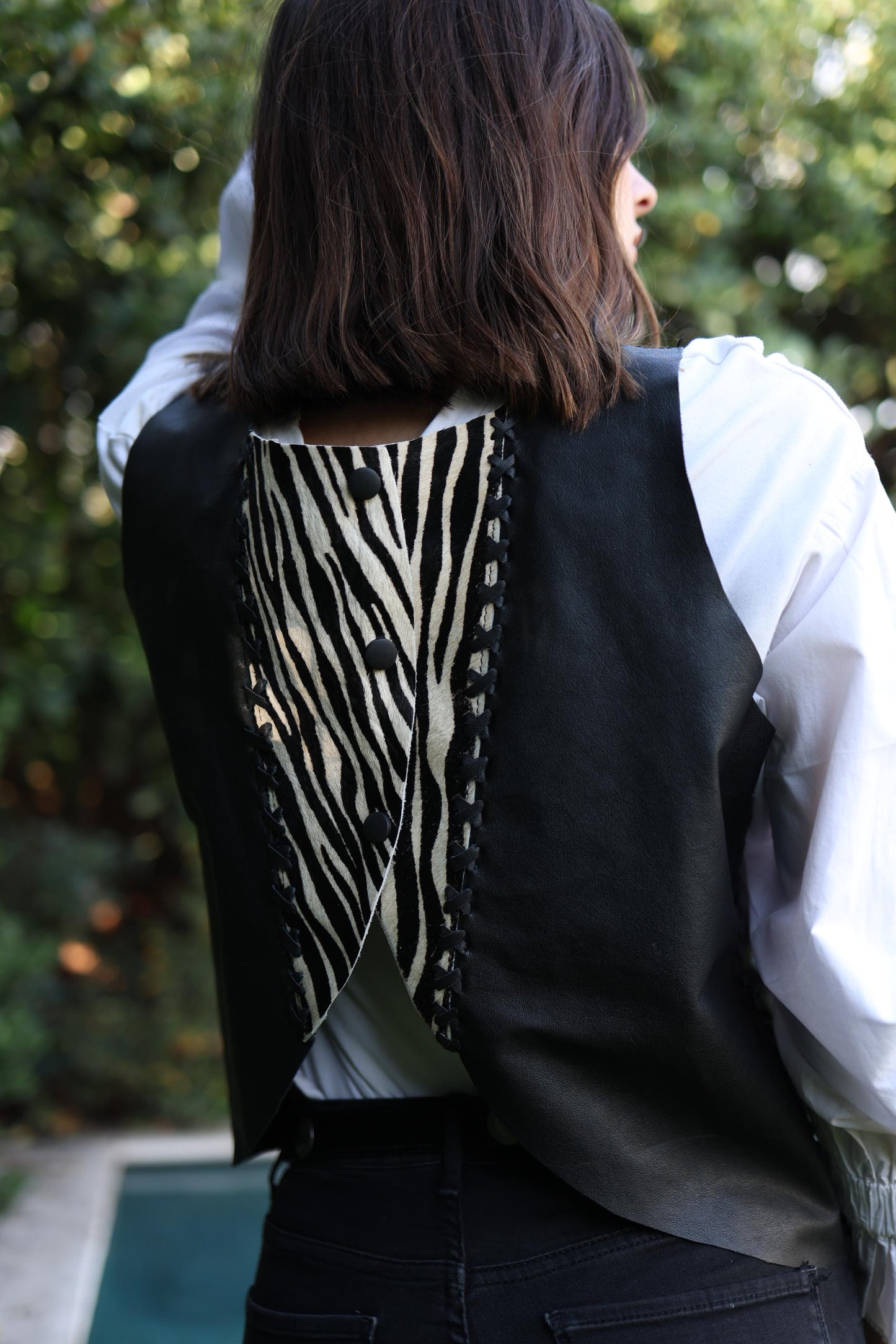 Top Cuero Antonia color Zebra detalle - Paula Márquez