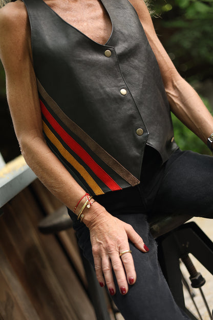 Gilet Julia de cuero color negro detalle - Paula Márquez