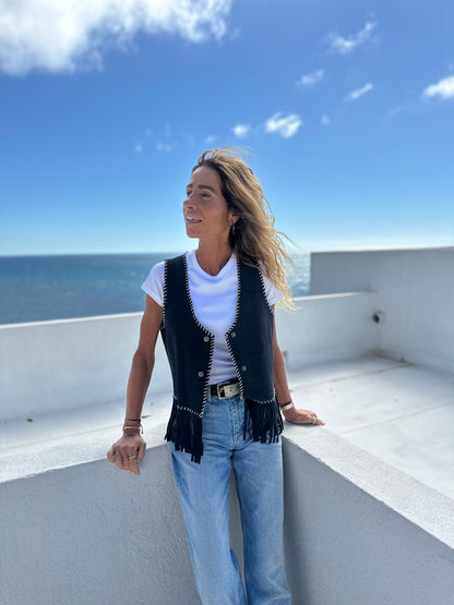 Gilet Juanita de cuero color azul detalle - Paula Márquez