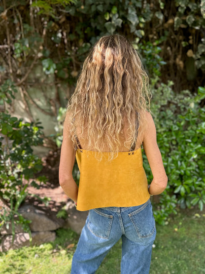 Top Maca color amarillo detalle - Paula Márquez