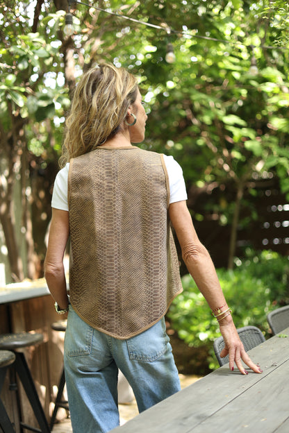 Gilet Prints de cuero color snake detalle - Paula Márquez