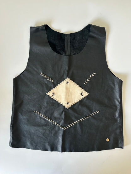 Top Cuero Antu color Negro detalle - Paula Márquez
