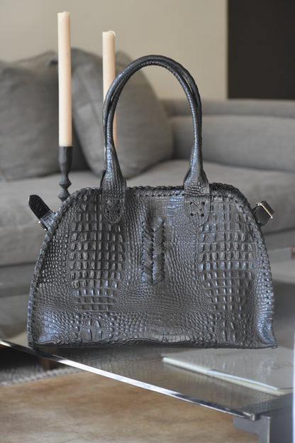 Cartera Clara de cuero color negro detalle - Paula Márquez