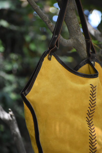 Cartera Rosita de cuero color amarillo detalle - Paula Márquez