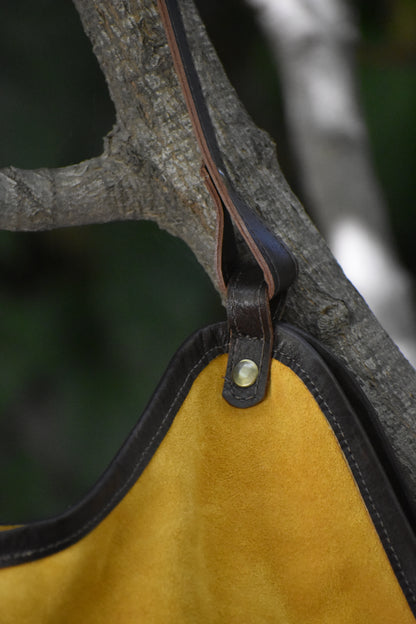 Cartera Rosita de cuero color amarillo detalle - Paula Márquez