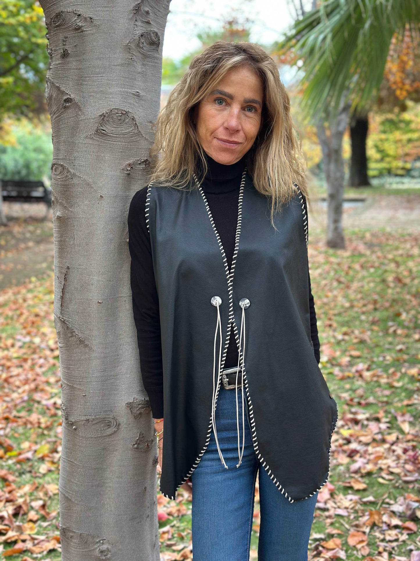 Chaqueta tipo Camper cuero negro cuero snake Berni 110