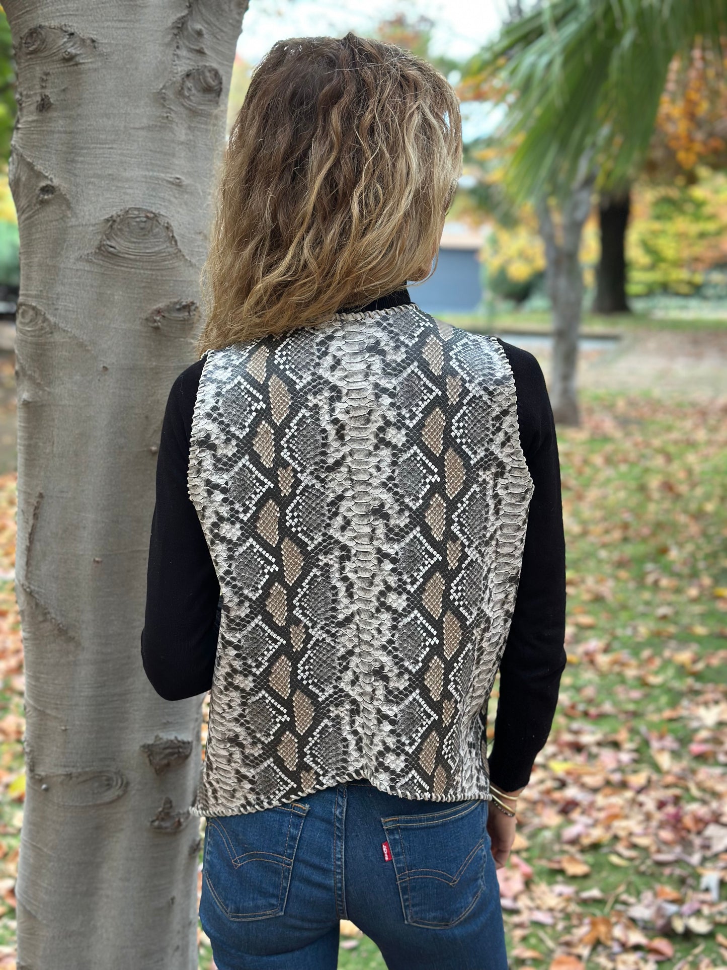 Chaqueta tipo Camper cuero negro cuero snake Berni 110