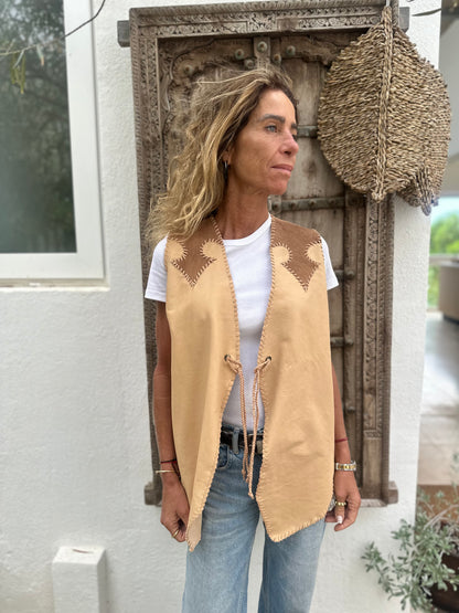 Chaqueta de cuero sin mangas beige Western - Paula Márquez