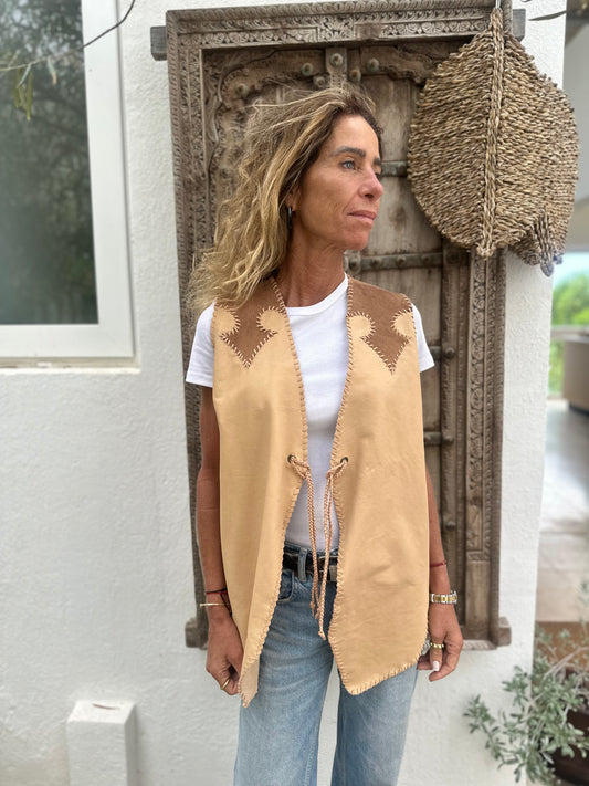 Chaqueta tipo Camper de cuero color crema Berni 112 con adornos de gamuza