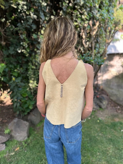 Top cuero Carmen color Beige detalle - Paula Márquez