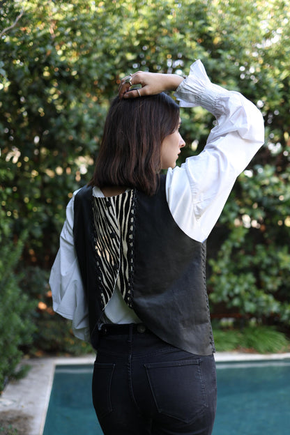 Top Cuero Antonia color Zebra detalle - Paula Márquez