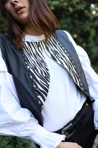 Top Cuero Antonia color Zebra detalle - Paula Márquez