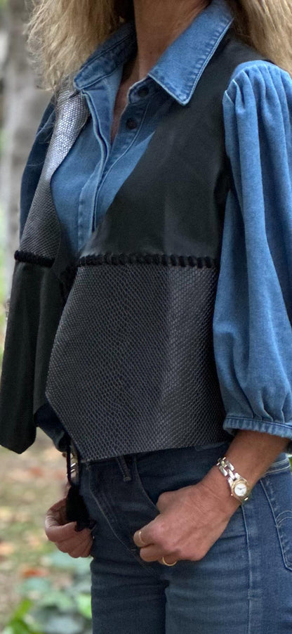 Gilet Carola de cuero color gris detalle - Paula Márquez