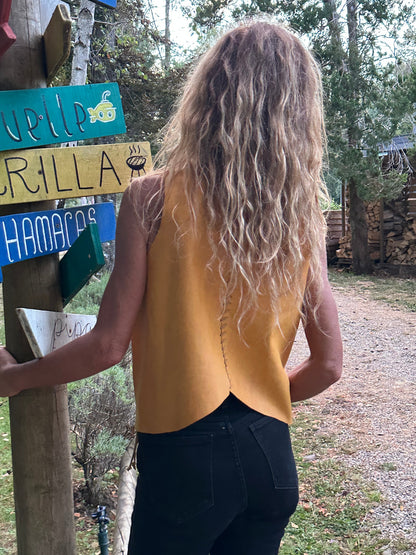 Top Cuero Antu color Amarilla detalle - Paula Márquez
