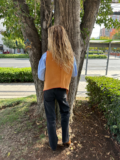 Chaqueta de cuero sin mangas camel Berni detalle - Paula Márquez