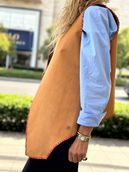 Chaqueta de cuero sin mangas camel Berni detalle - Paula Márquez