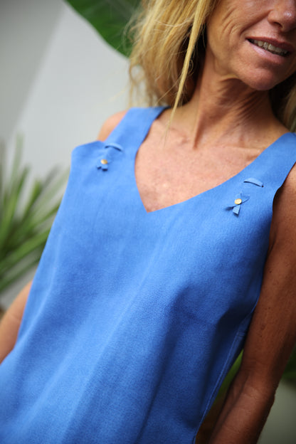 Top cuero Carmen color Azul detalle - Paula Márquez