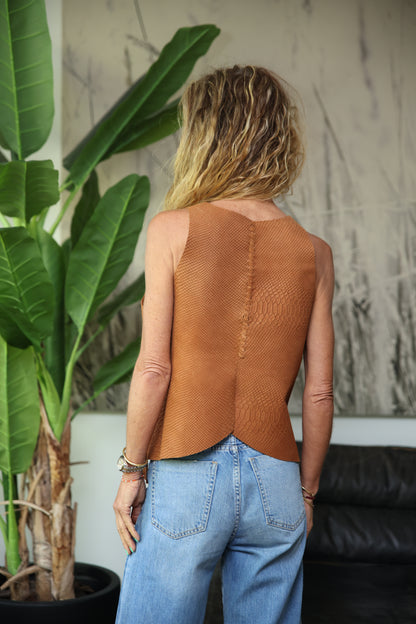 Top cuero Carmen color Camel - Paula Márquez