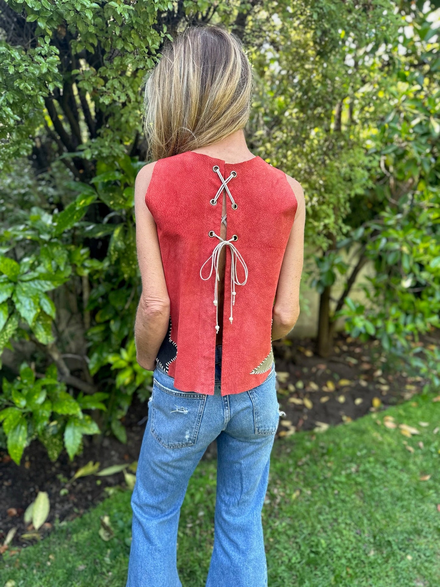 Top cuero Sisa color Rojo detalle - Paula Márquez