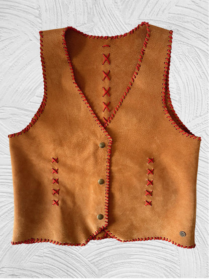 Gilet Pepa de cuero color camel detalle - Paula Márquez