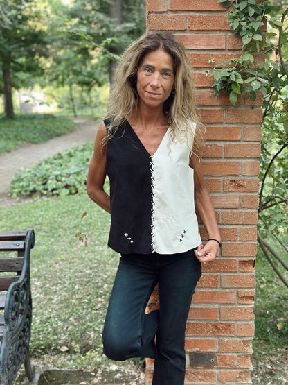 Top Gamuza Pilo color Negro detalle - Paula Márquez