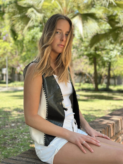 Gilet Francisca de cuero color blanco detalle - Paula Márquez