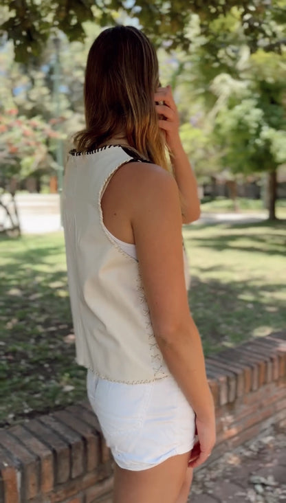 Gilet Francisca de cuero color blanco detalle - Paula Márquez