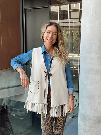 Chaqueta de cuero sin mangas blanco Josefina detalle - Paula Márquez