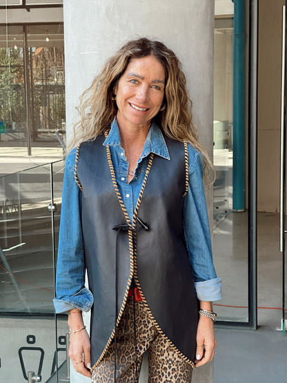 Chaqueta de cuero sin mangas negra/beige Aurora - Paula Márquez