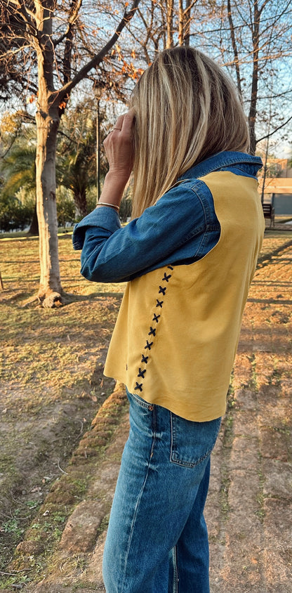 Top Cuero Elena color Amarillo detalle - Paula Márquez