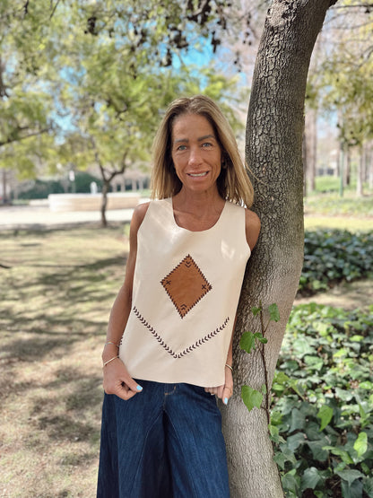 Top Cuero Antu color blanco detalle - Paula Márquez
