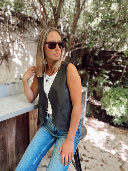 Gilet Magnolia de cuero color negro - Paula Márquez