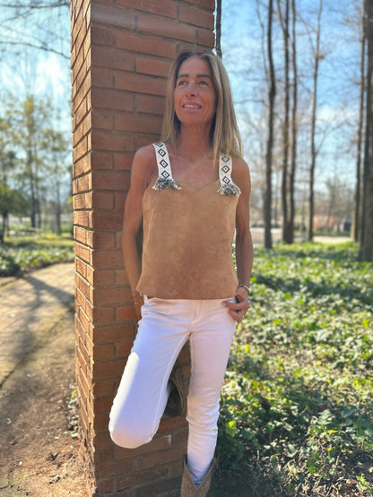 Crop Top Pilar color camel detalle - Paula Márquez