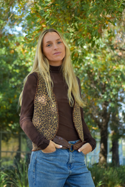Gilet Prints de cuero color cheetah detalle - Paula Márquez